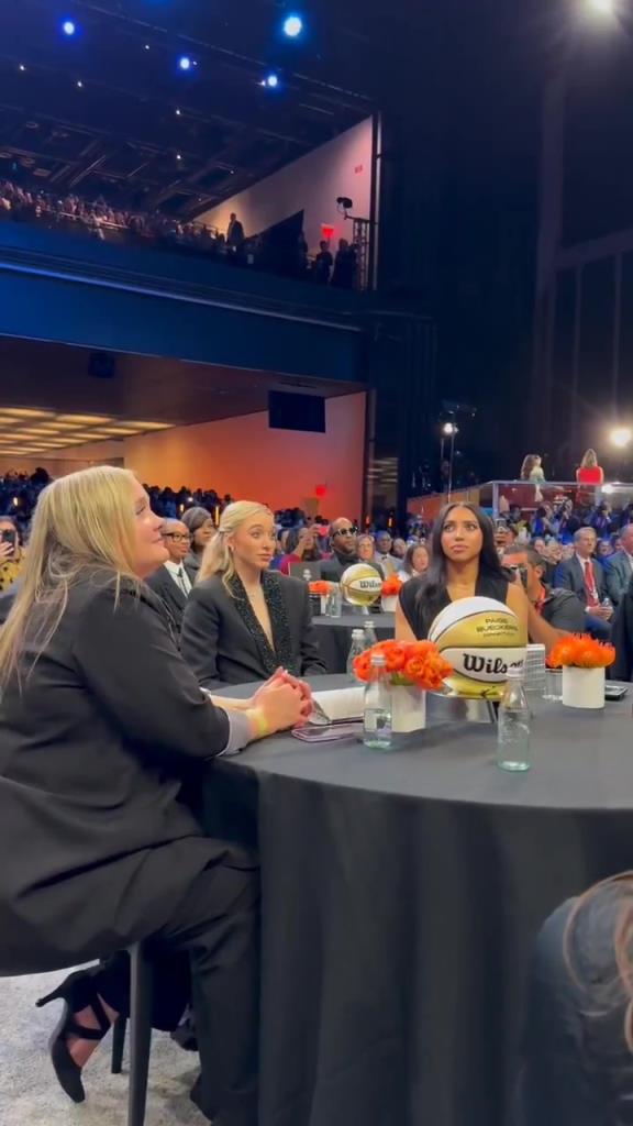 今天這穿搭，差點(diǎn)沒認(rèn)出來！佩奇-布克斯當(dāng)選WNBA狀元后十分淡定