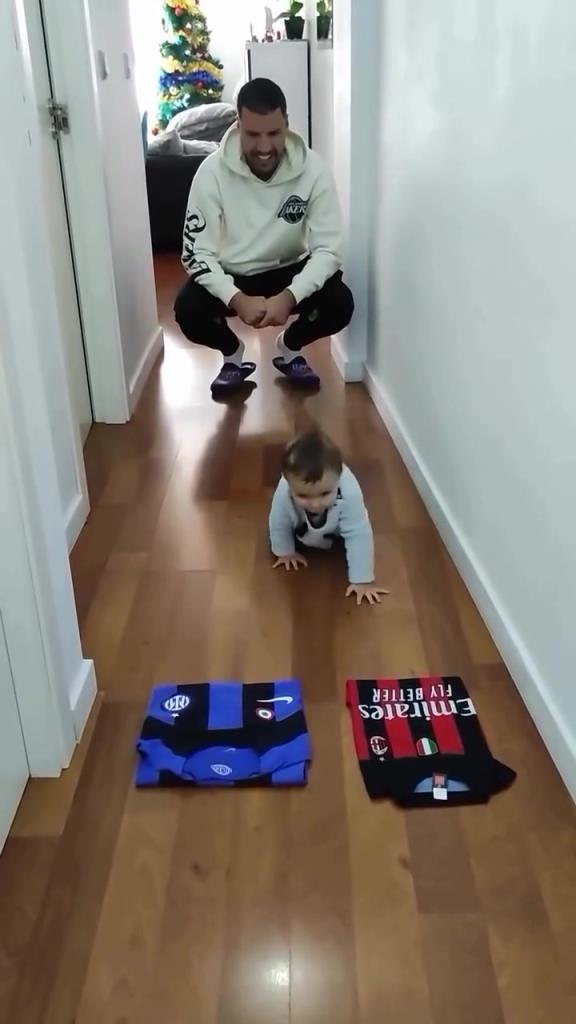 AC米蘭：此子必成大器?。祝捍俗訑嗖豢闪?！